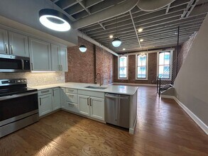 Building Photo - 309 W Fayette St