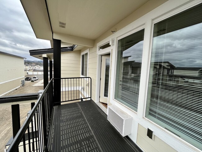 Balcony 2x2 Detached - Bluegrass Farms Apartments