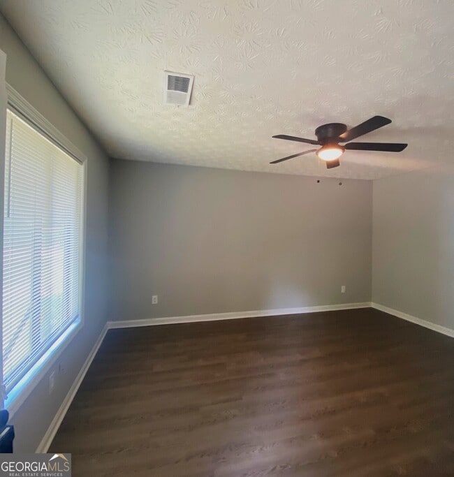 Building Photo - 100 Spring Ct