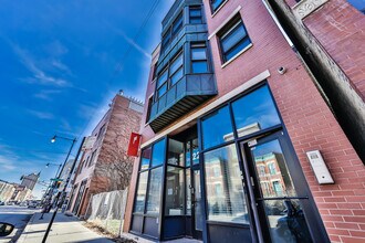 Building Photo - 2209 W North Ave