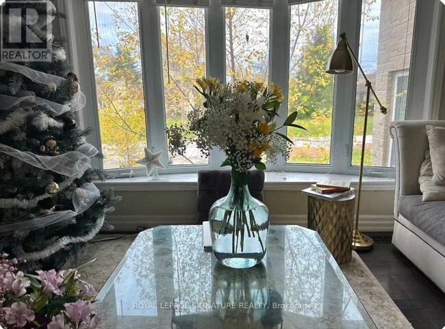 Photo du bâtiment - 1353 Sheldon Ave