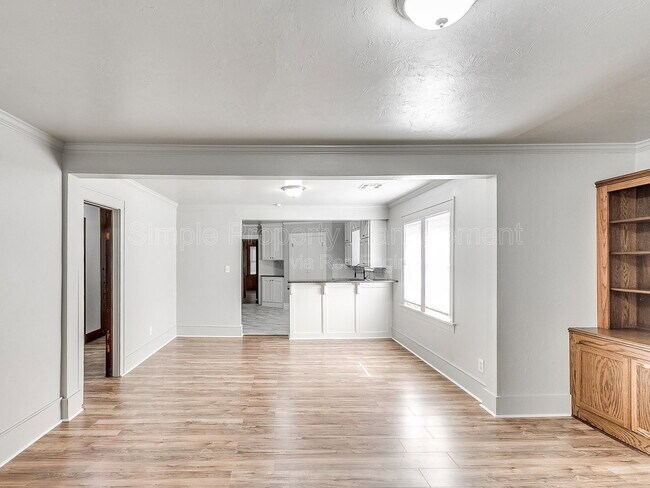 Foto del edificio - 912 NW 98th St