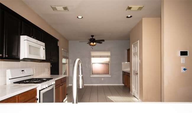 Foto del edificio - 2911 Quail Hawk Dr