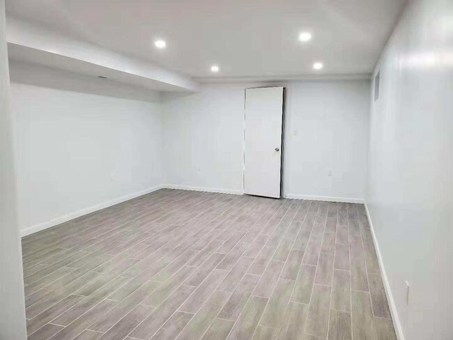 Building Photo - 563 Oder Ave