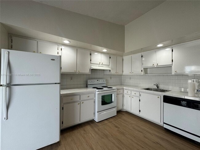Building Photo - 11018 SW 123rd Ct