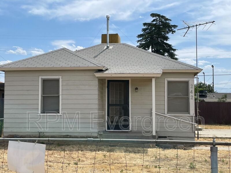 242 S Chess Terrace St, Porterville, CA 93257 House Rental in