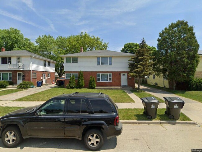 Building Photo - 3613 10th Ave