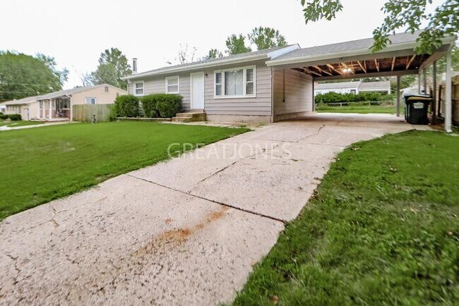 Building Photo - 1382 Broadlawns Ln