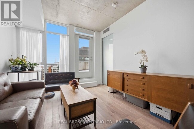 Building Photo - 1190 Dundas St E