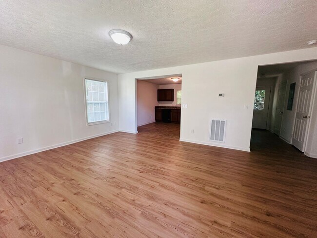 Foto del edificio - 15 Station Ln NE