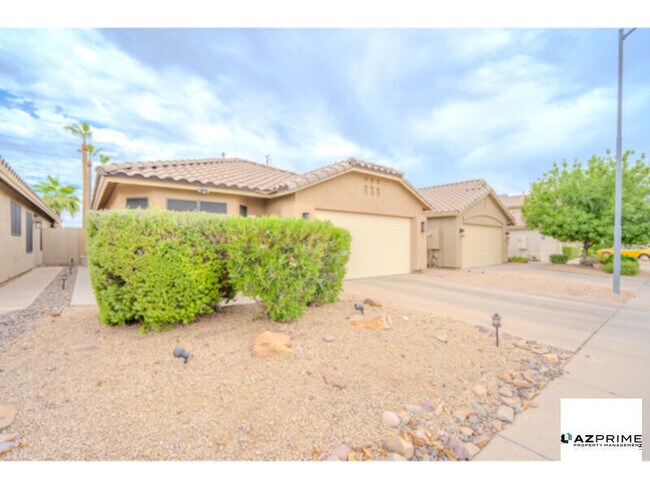 Building Photo - A Beautifully Maintained 3/2 Home That Blends Comfort, Warmth, And Everyday Livability In A Desirabl