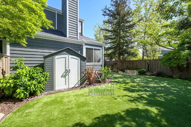 Building Photo - 18 Crystal Creek Ct