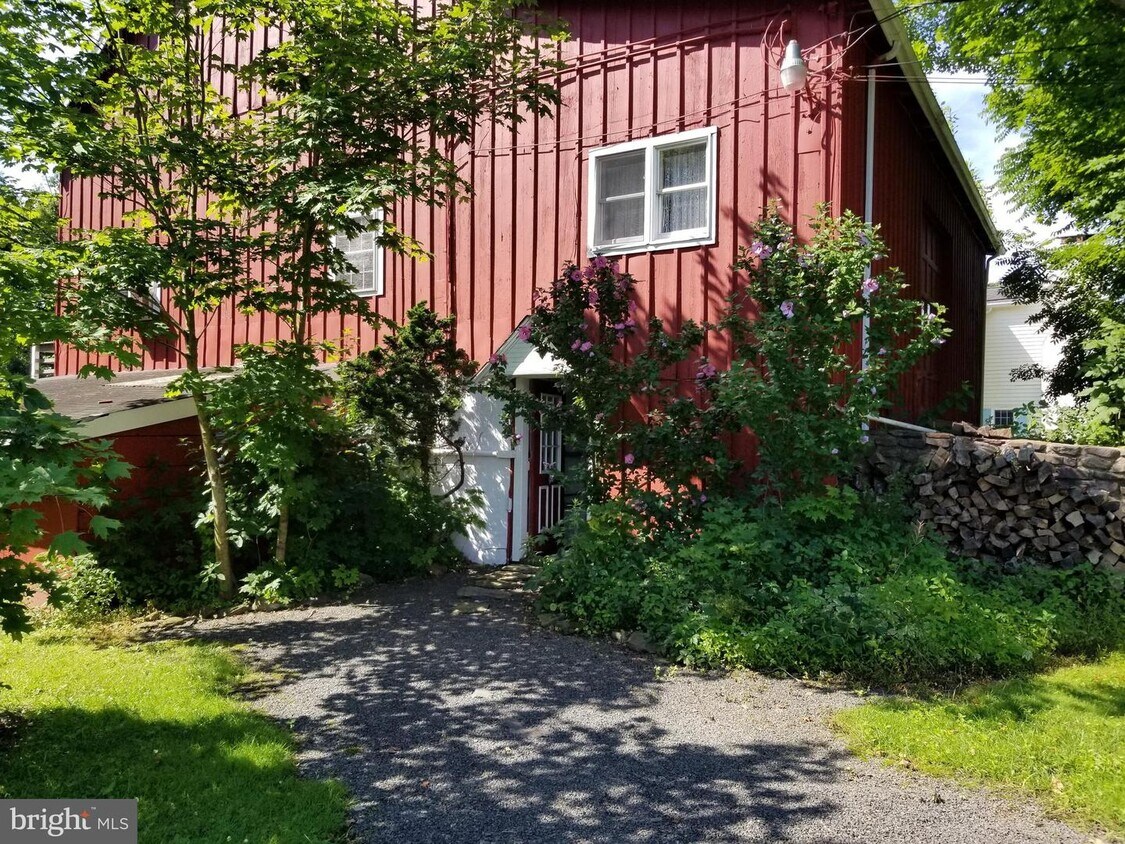 Primary Photo - 6012 Ferry Rd