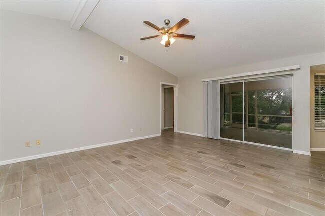 Foto del edificio - 6084 Freeport Dr