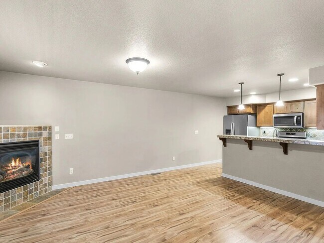 Building Photo - Charming 3 Story Townhome with AC