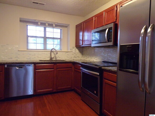 Building Photo - 108 Stone Meadow Ln