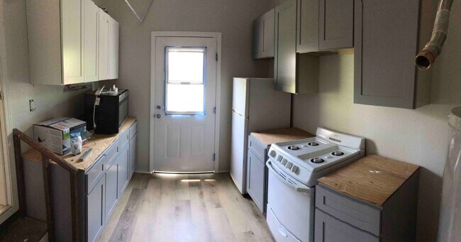 Separate room with kitchen and dining area - 367 Junipero Ave