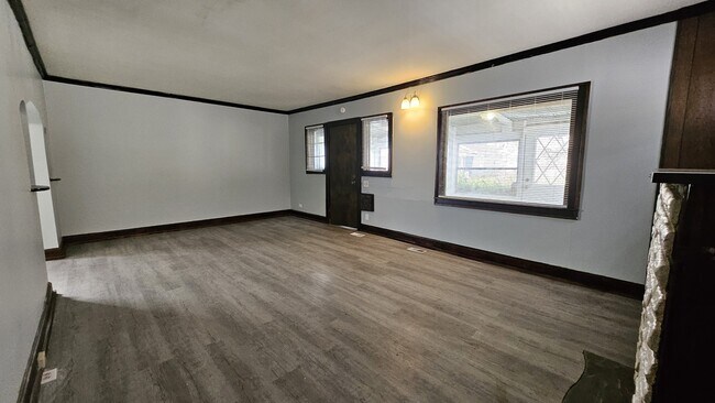 Building Photo - 2429 E 16th St