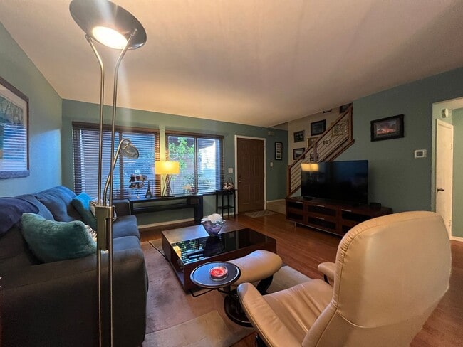 Building Photo - FURNISHED Charming 2-Bedroom, 1.5-Bath Con...