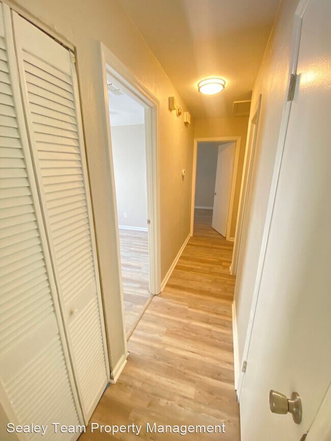 Building Photo - 3 br, 1 bath House - 724 Millard st