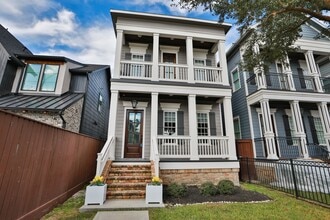 Building Photo - 907 E 25th St