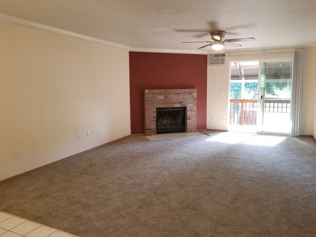Building Photo - 12480 SW Gingham Ln