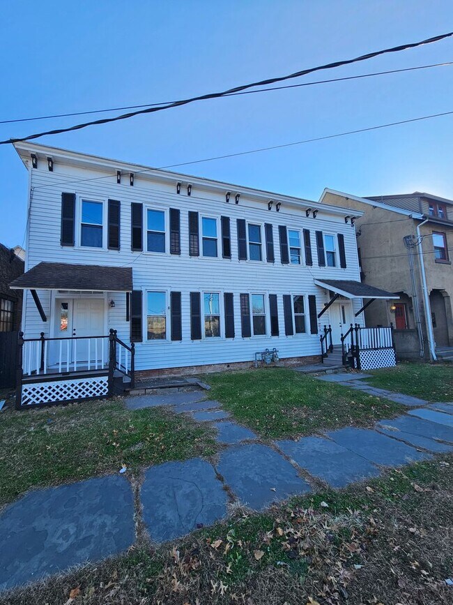 Building Photo - 6-8 Maiden Ln