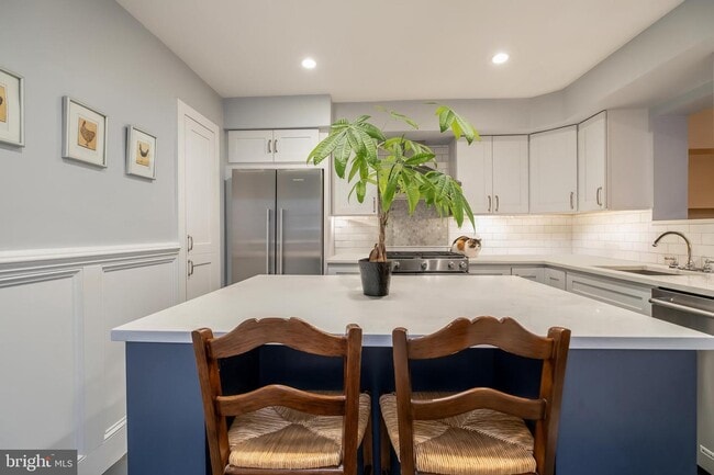 Building Photo - 908 S Front St