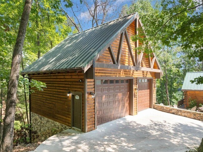 Foto del edificio - 5281 Laurel Ln