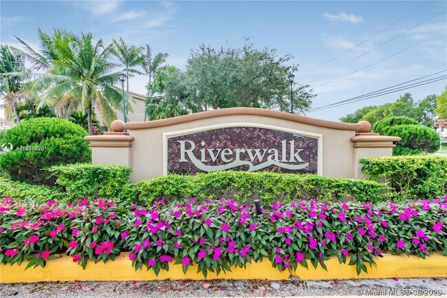 Building Photo - 240 Riverwalk Cir