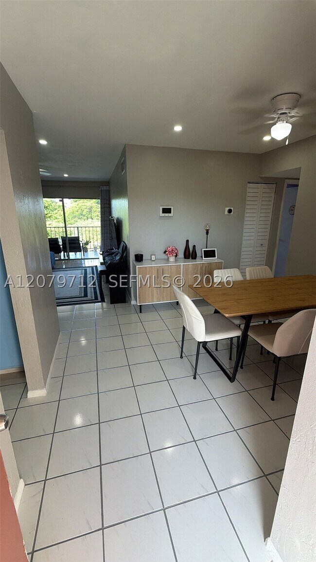 Foto del edificio - 13715 Kendale Lakes Dr