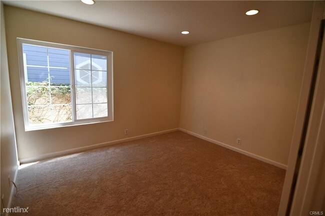Building Photo - 4 br, 3 bath House - 18 Kendall St