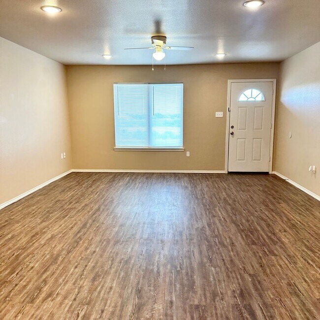 Foto del edificio - $99 Move In Special With 13 Month Lease!