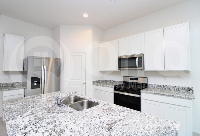 Building Photo - 15604 W Smoketree Dr