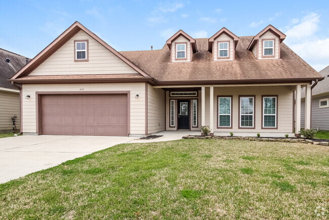 Building Photo - 610 New London Dr
