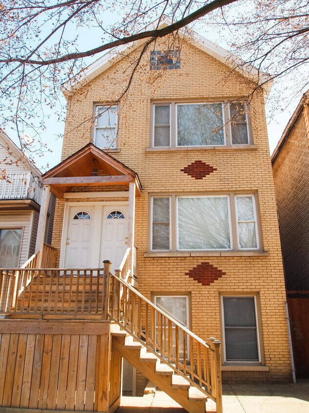 Primary Photo - 3311 N Southport Ave