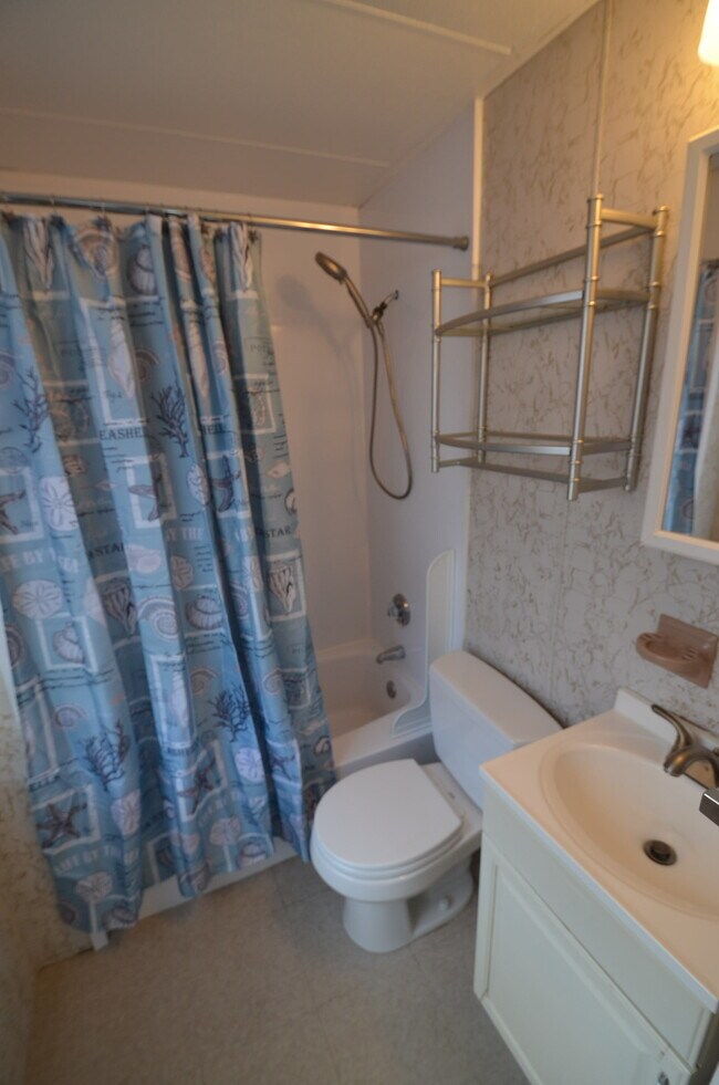 bath - 13 Pleasant St