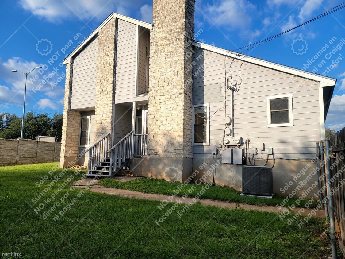 Foto principal - 2 br, 2 bath Duplex - 1760 Horseshoe Cir