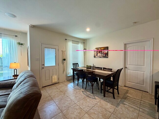 Building Photo - 724 Gold Hill Trl
