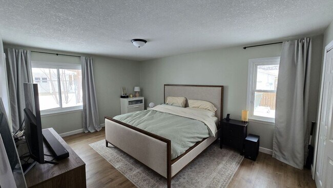 Foto del edificio - Charming & Spacious Home for Rent in Crystal!