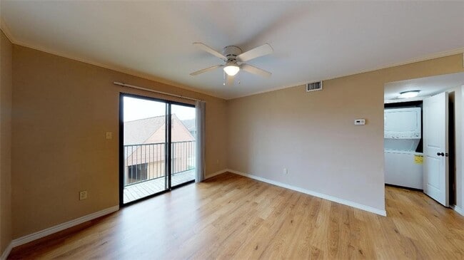 Foto del edificio - 904 University Oaks Blvd