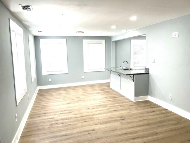 Foto del edificio - 1416 E 33rd St
