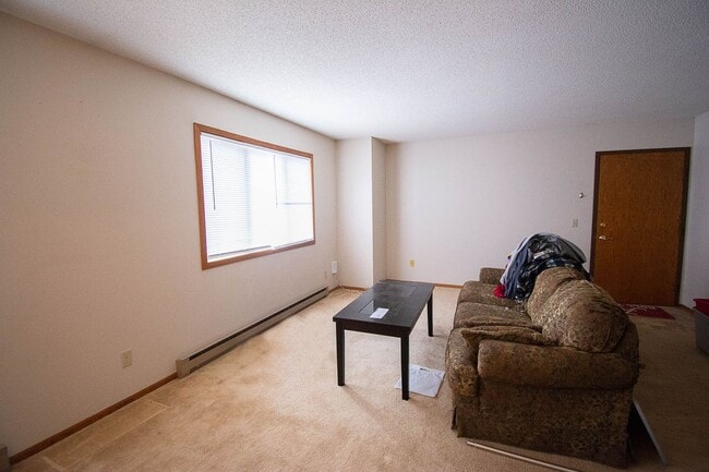 Building Photo - Upstairs condo with garage space in great NW location!