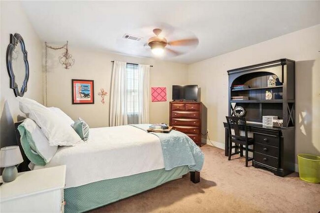 Foto del edificio - 219 E Maple Ridge Dr