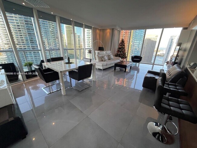 Building Photo - 475 Brickell Ave