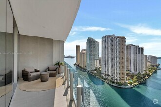Building Photo - 300 Biscayne Blvd Way