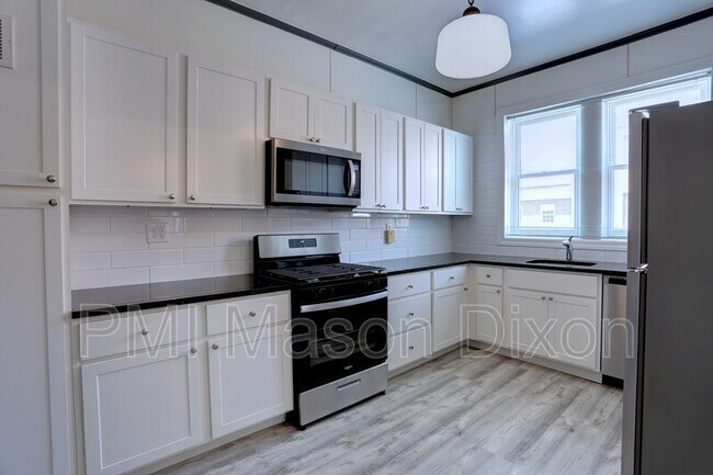 Building Photo - 700 S Broadway