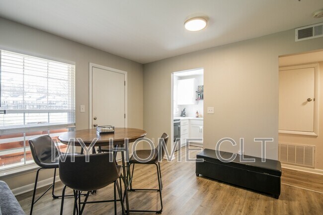 Foto del edificio - 4605 Coronado Dr