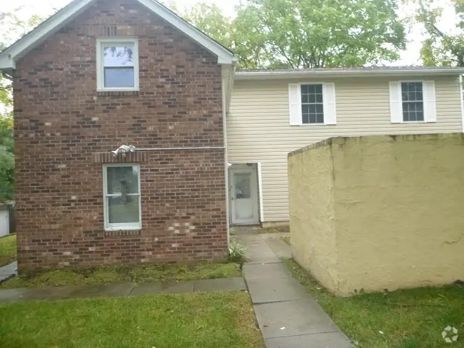 Building Photo - 9533 Burton Ave