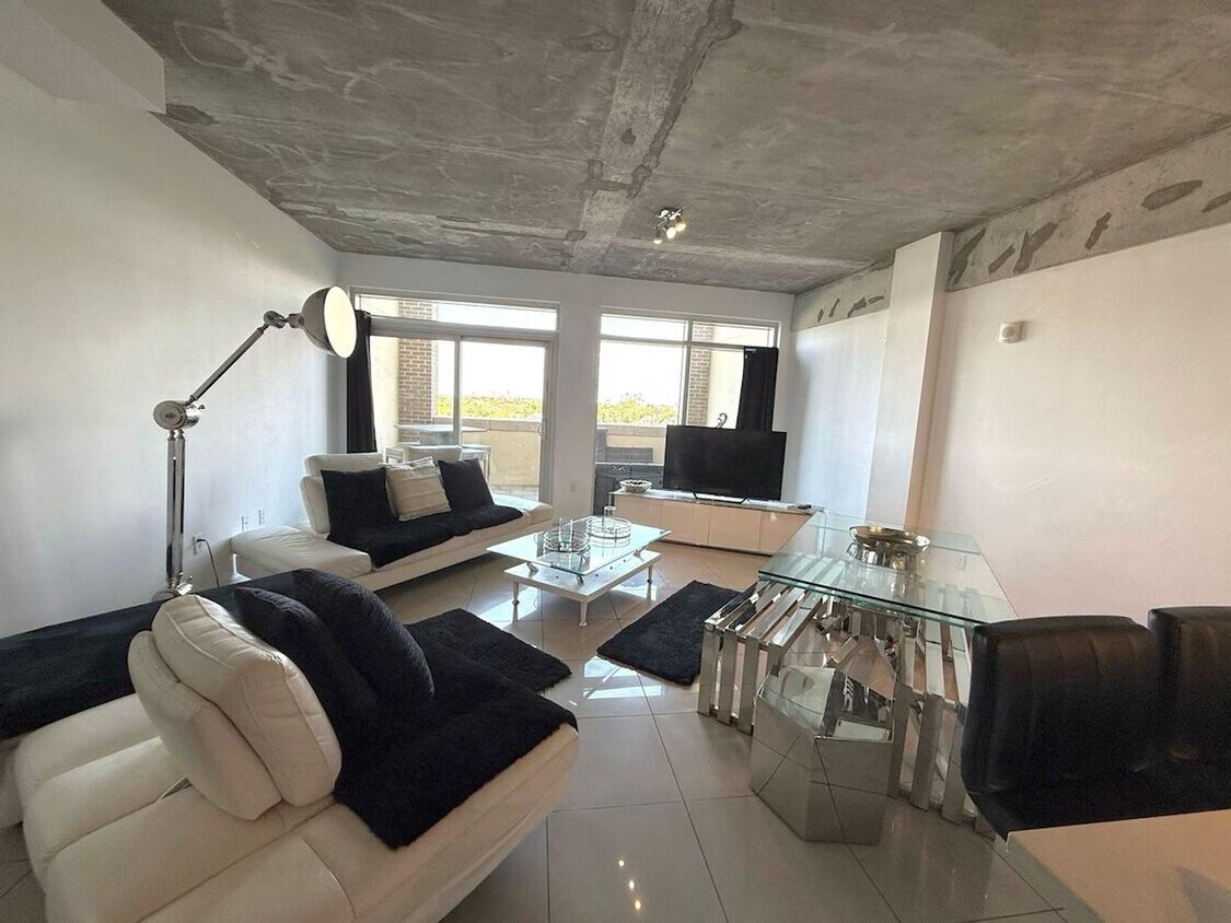Foto principal - 139 NE 32nd St
